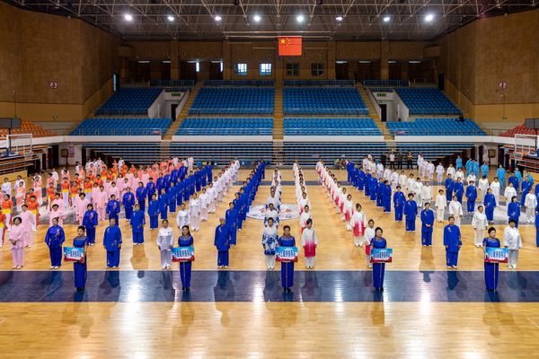 开云网站：2024年全国老年人太极拳健身大联动活动（襄垣分会场）举行启动仪式(图1)