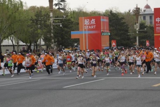 开云网站：从“百城马拉松”到“百年世界杯”：蒙牛深绑体育背后的价值逻辑(图1)