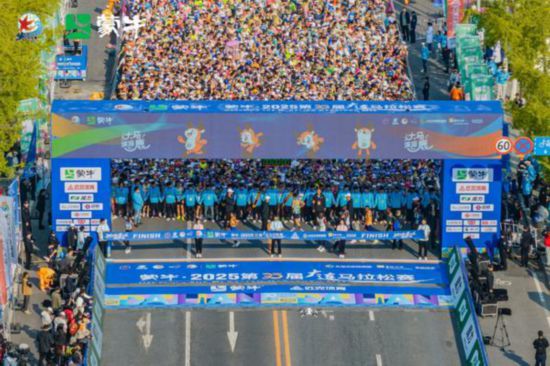 开云网站：从“百城马拉松”到“百年世界杯”：蒙牛深绑体育背后的价值逻辑(图3)
